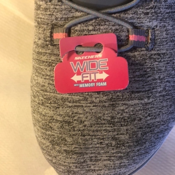 NWT Sketchers grey sport memory foam sneakers. size 9 wide - Picture 2 of 7